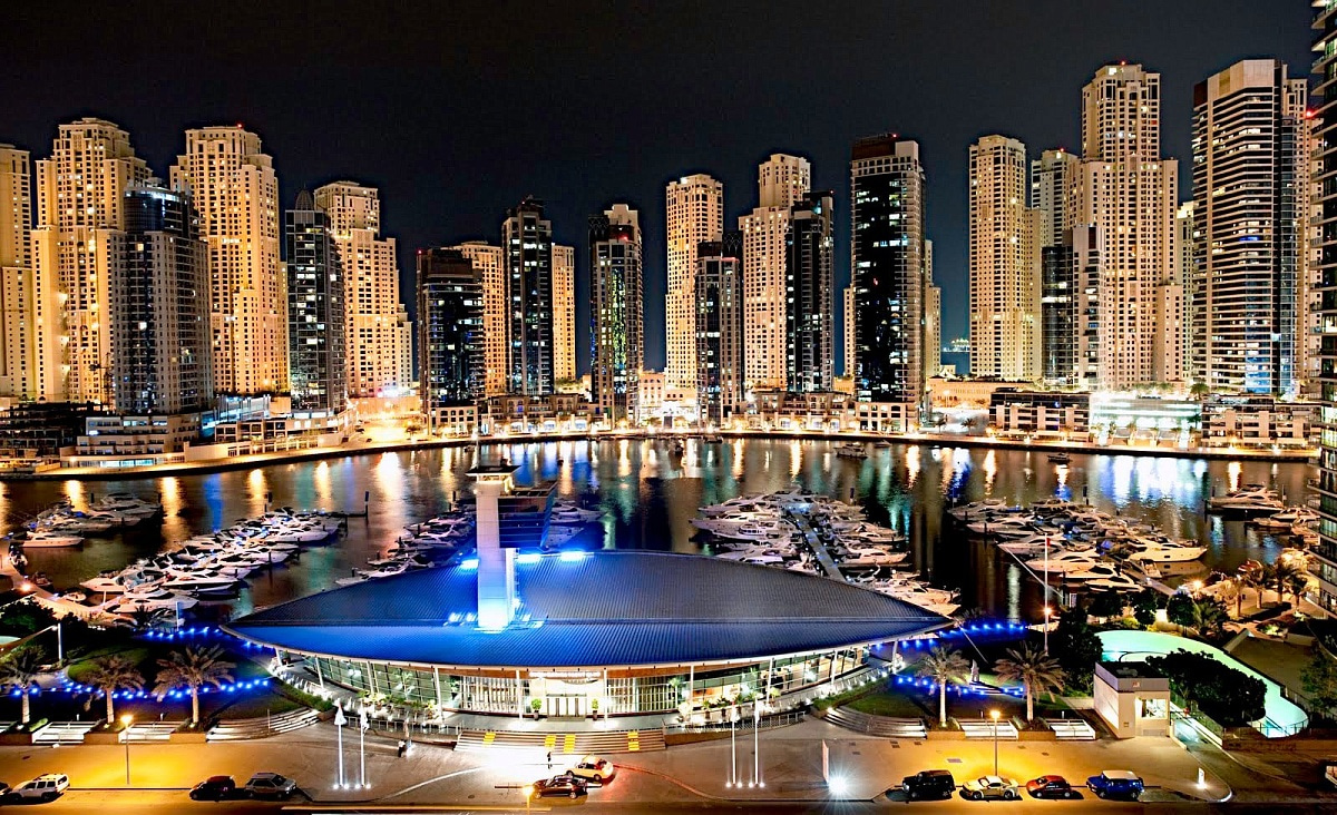 Дубай и Абу-Даби славятся своей ночной красотой.